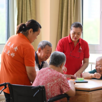 手机报·晚报丨“养老贷”惹争议，多家银行火速撤下宣传；公安机关侦破缅北果敢白家犯罪集团专案