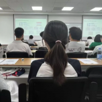 手机报·晚报丨高考完上“高大衔接班”，上大学也要抢跑？2025河南国际新能源汽车拉力赛8月21日启动