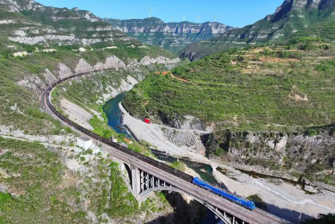 国铁集团郑州局开出铁路线上办理额度最大的国内信用证