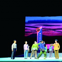 大型现代豫剧《驻村第一书记》在濮阳市首演