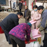 嘘寒问暖送祝福 卢氏人防赴帮扶村走访慰问