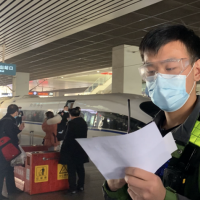 【新春走基层】高铁上的外卖“小哥”