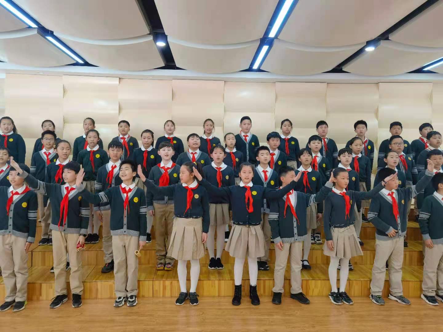 文化路第一小学翰林校区唱响红歌给党听