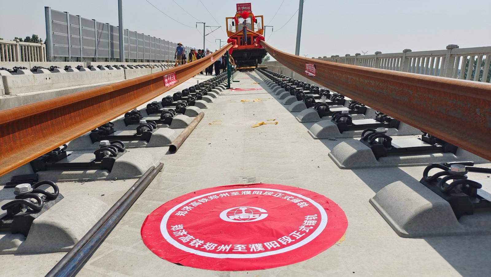 郑济高铁河南段正式铺轨!