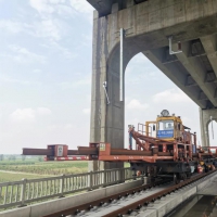 郑济高铁黄河大桥开始铺轨，今日轨道进郑州！