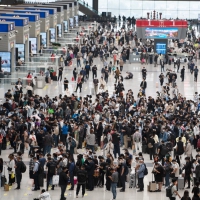 假期首日郑州铁路迎出行高峰 预计发送56.4万人