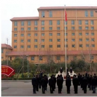 赓续爱国情怀 鹤壁市人防办举办主题升旗活动