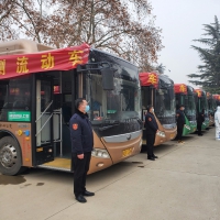 郑州公交车变身“移动方舱”  极大提高核酸采样效率
