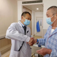 河南专家妙手“换心” 68岁心脏移植患者康复出院