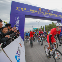 2023首届中国公路自行车职业联赛洛阳洛宁站开赛