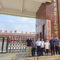 一个学生开学，5位“家长”送行