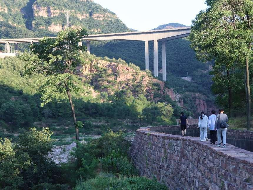 一键云游别有天地 00后“画说”红旗渠精神