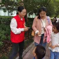 郑州商务区社区开展“护苗，绿书签行动”宣传