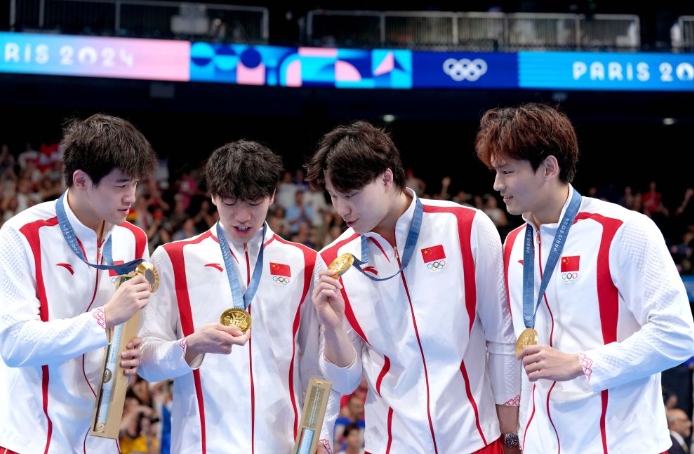 巴黎奥运会丨第19金！中国队夺得男子4X100米混合泳接力金牌