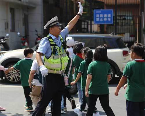 今日开学！郑州交警：交通流量大增，请错峰出行