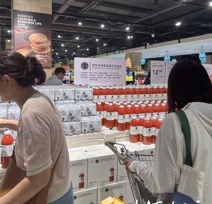 胖东来调改的第三家永辉超市恢复营业，番茄汁、大月饼被抢购
