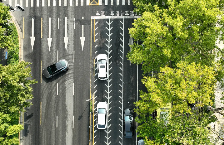 郑州首个多车道“可变车道”落地金水路经二路