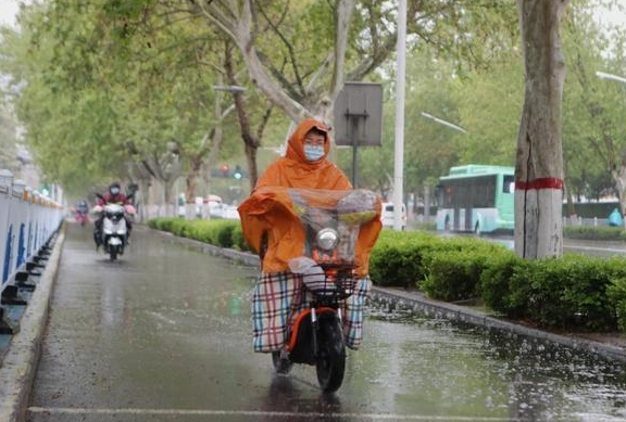 明起，郑州将先后出现降雨大风降温天气