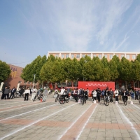 第八届“郑州城轨交通学校杯”省会新闻工作者自行车慢骑赛圆满举行