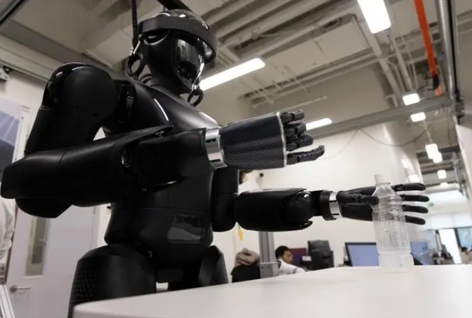 人形机器人“CASBOT 01 ”亮相