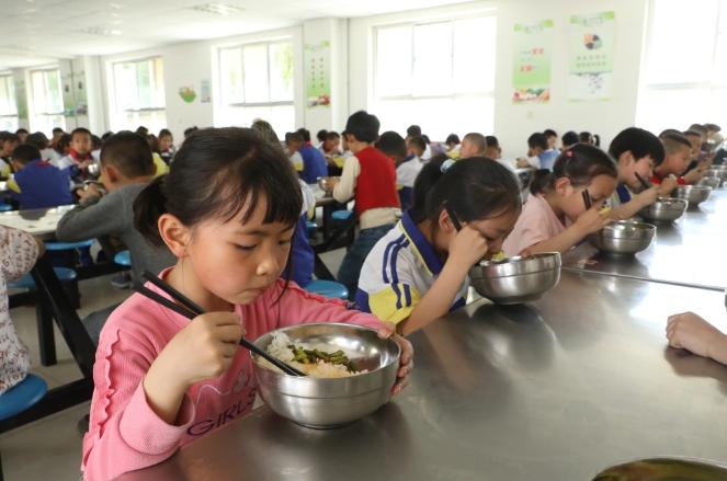 教育部：明确自主经营的中小学校食堂需独立开展会计核算