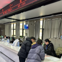 河南卢氏县国动办开展诚信宣传“进窗口”活动