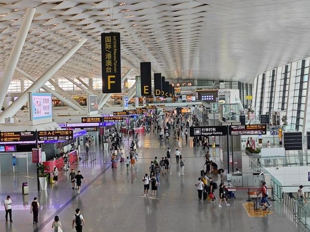 元旦假期180.3万人次出入境