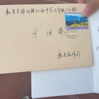 新县“三长访千家” 贺卡温暖学子心