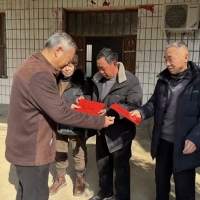 南阳市见义勇为事业促进会慰问社旗县省级见义勇为英模
