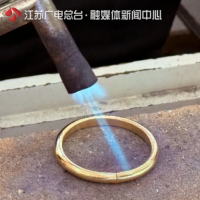手机报·晚报丨金价飙升，年轻人掀起“打金”热；亚冬会赛后打架！土库曼斯坦队三人被罚