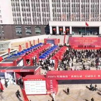 手机报·晚报丨春招市场“AI热”，相关岗位“量价齐升”；救人“白龙”马离世，当地将建雕像
