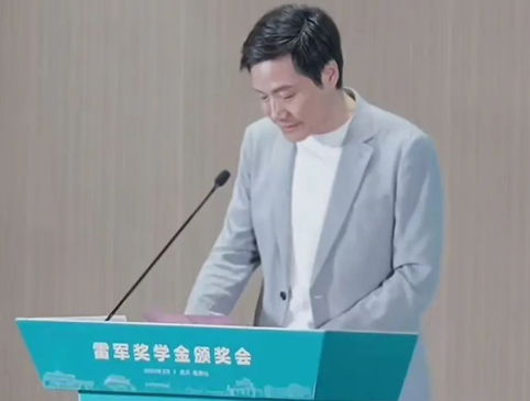 雷军回应“身材管理”！凌晨5点拍樱花，还换了头像