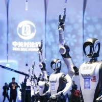 手机报·晚报丨人形机器人进入家庭还有多远；胖东来2025年自有品牌销售额将达到60亿元