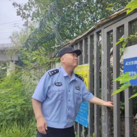 老民警孙声平用背影写下