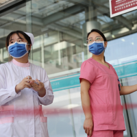 夏天飞虫入眼怎么办？省医专家手把手教学“教科书级”自救
