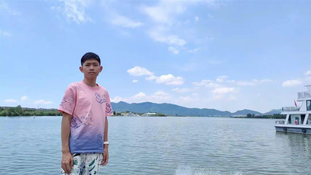 胡一啸.jpg
