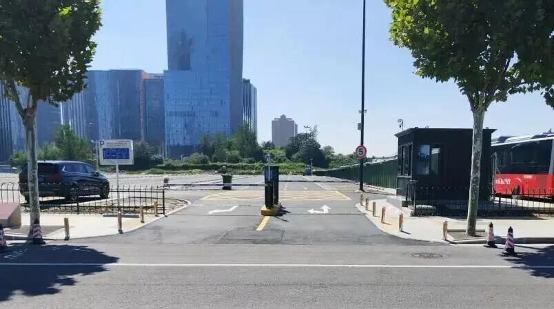 郑州东站P9停车场2.jpg