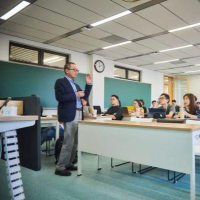 手机报·晚报丨“减”学分、挤“水课”多所高校已开始实施；郑州第三期金秋消费券来了
