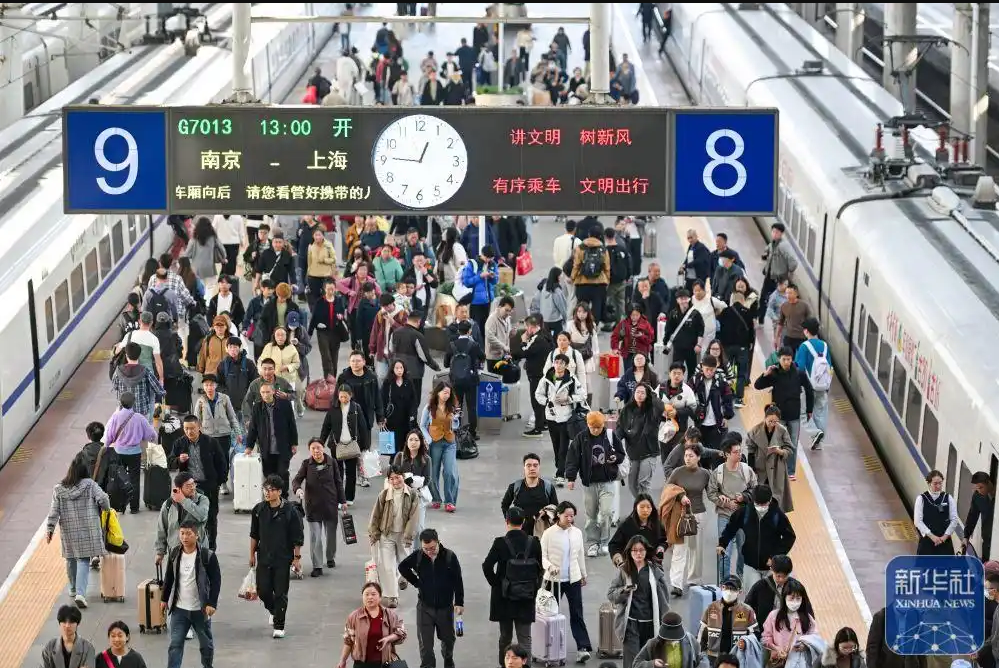 前10月全国铁路发送旅客39.5亿人次  同比增长6.4%