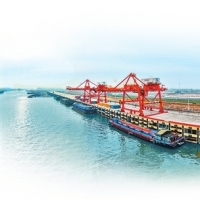 河南省投运首个百万级专用集装箱码头 周口港中心港区中心作业区开港