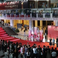 手机报·早报丨“五一”机票价格冲上近年新高；特朗普取消美方代表赴巴基斯坦行程