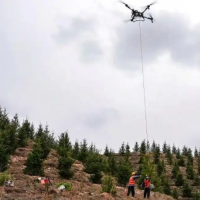 手机报·晚报丨无人机实名登记和激活要求明天起实施；官方通报“湖南一医院院长儿子被曝涉嫌‘吃空饷’”