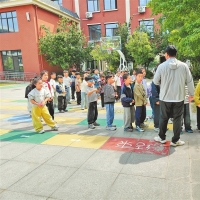 多年无操场 期盼早复工