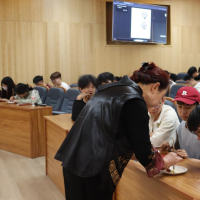 信阳艺术职业学院非遗叶雕公开课走进信阳学院