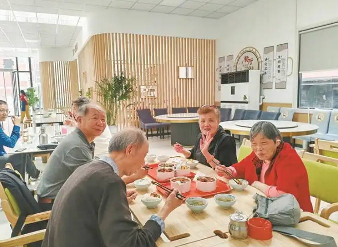 我省打出医养结合组合拳 “时间储蓄”解锁互助养老新路径（办好民生实事 共享美好生活）
