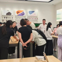 手机报·早报丨北大删除“鹅腿阿姨”推文 市监部门正调查；重庆警方通报“男子虐待领养犬只”