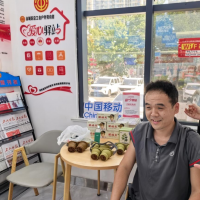 鹤壁移动爱心驿站开展“三伏贴送健康”公益关爱活动