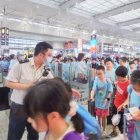 手机报·晚报丨“儿童独自乘坐高铁”攻略不靠谱；河南下半年补贴继续，购车最高补2万