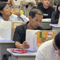 手机报·晚报丨插秧、偷吃、摸鱼，商场为何集体“玩抽象”？团播乱象整治，1840余个账号被处置