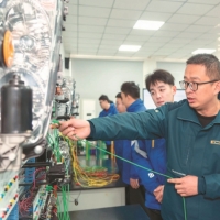 手机报·晚报丨大学毕业再进技校，他们想要学点啥；郑州大学发布新生数据：33人叫“子涵”排名第一
